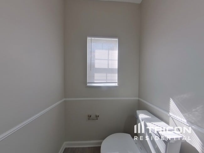 Building Photo - 3756 Wingfield Dr