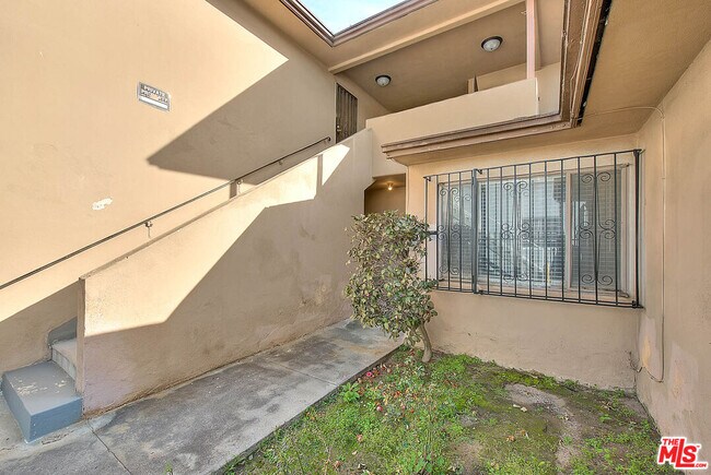 Building Photo - 3701 Coliseum St