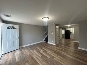 Building Photo - 4 Bedroom Home