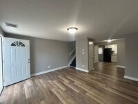 Building Photo - 4 Bedroom Home