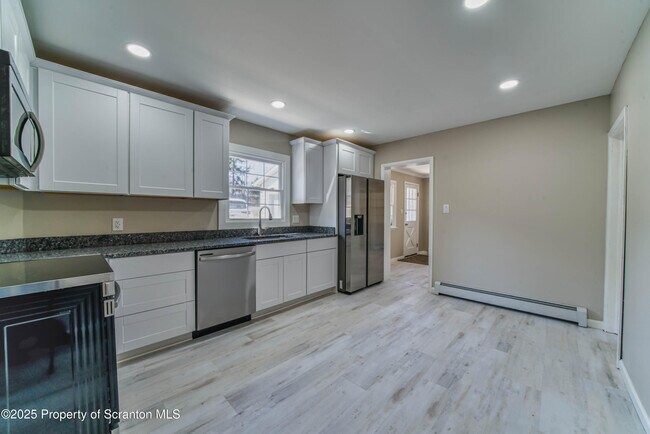 Building Photo - 1332 Lacka Trl