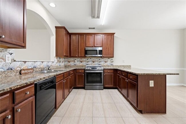 Building Photo - 6199 Thorncrest Dr