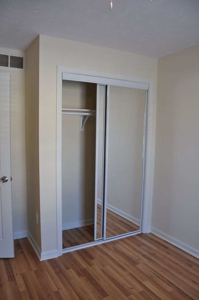 Building Photo - Winchester Duplex