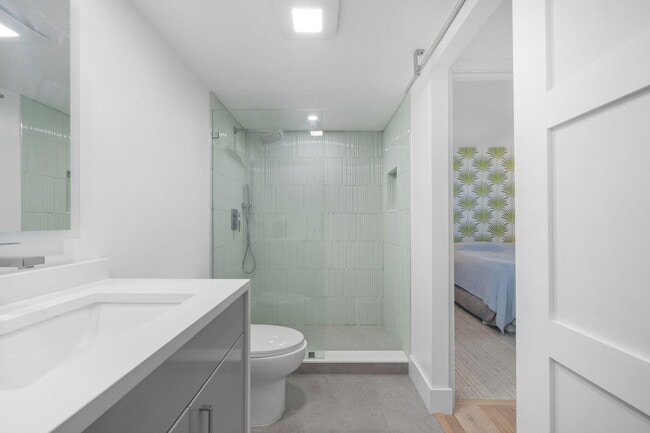 Building Photo - 511 Bayshore Dr