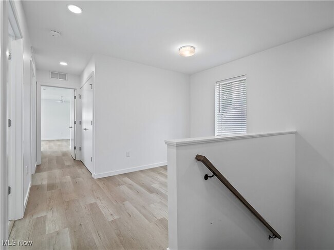 Building Photo - 2362 W 6th St