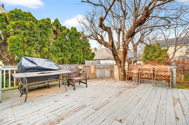 Building Photo - 14 Columbia Pl