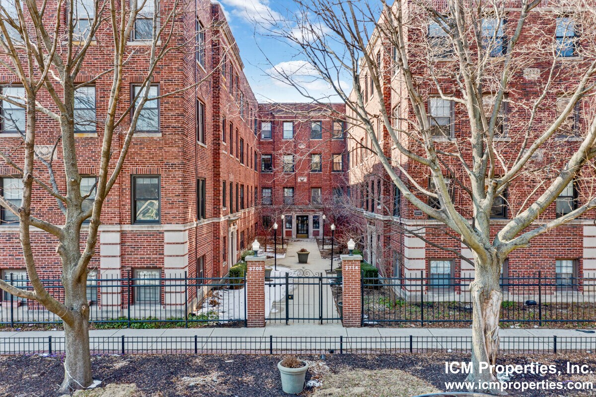 Building Photo - 3706 N Sheffield Ave