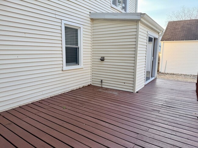 Building Photo - Charming Cape Cod Single Family with inground pool in Norfolk