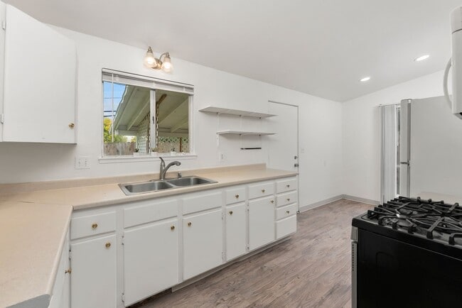 Building Photo - 6404 Stoneman Dr