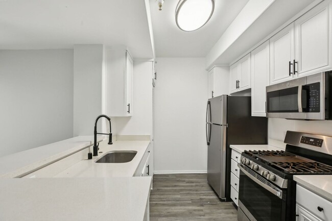 Interior Photo - 1865 North Fuller Ave
