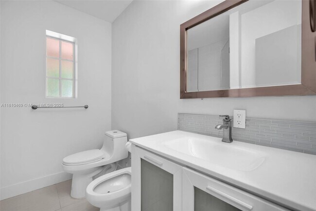Building Photo - 1525 Trevino Ave