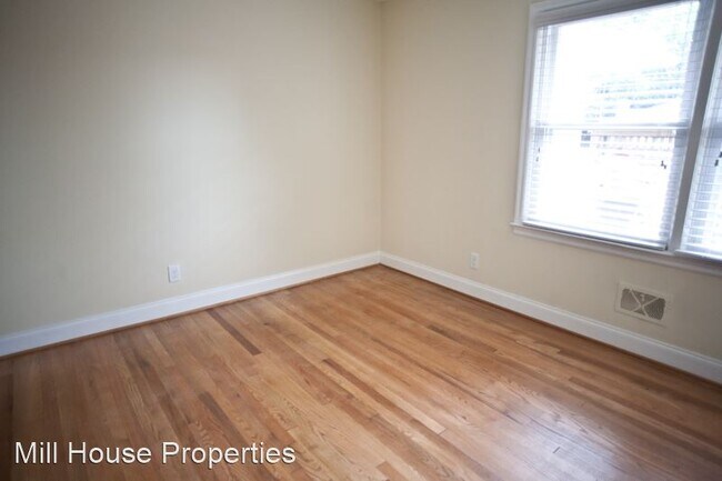 Building Photo - 3 br, 1 bath House - 111 Cameron Court Unit B