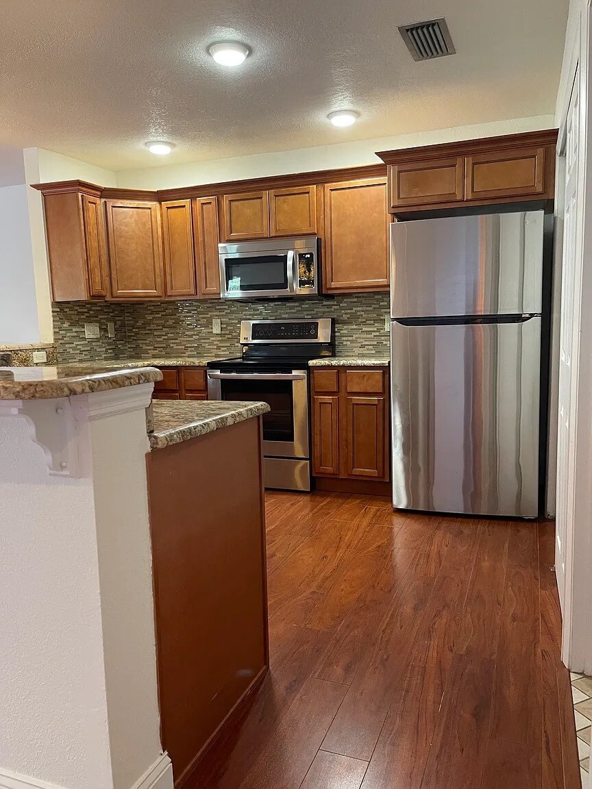 Kitchen - 2190 Woodbridge Rd