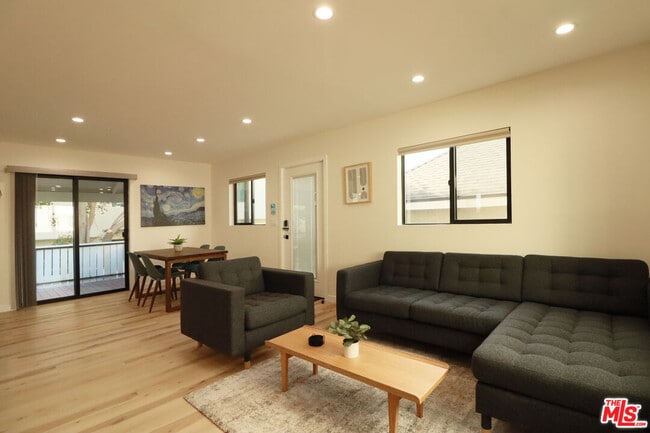 Building Photo - 918 N San Vicente Blvd