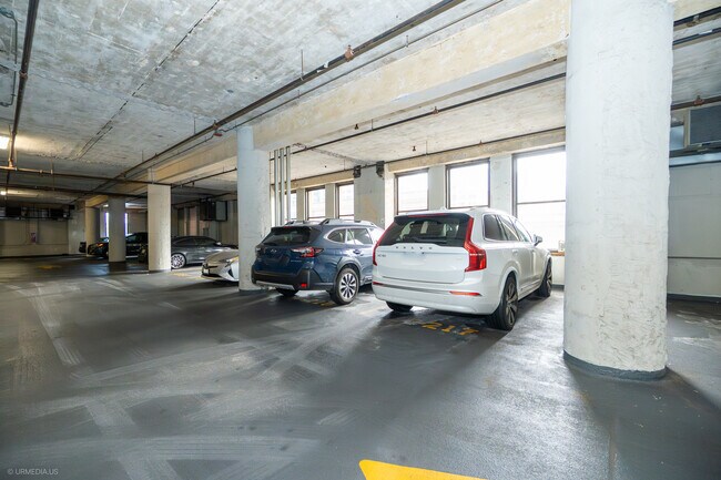 Building Photo - 165 N Canal St