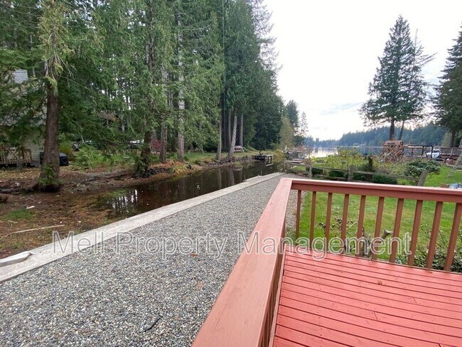 Building Photo - 2370 E Phillips Lake Loop Rd