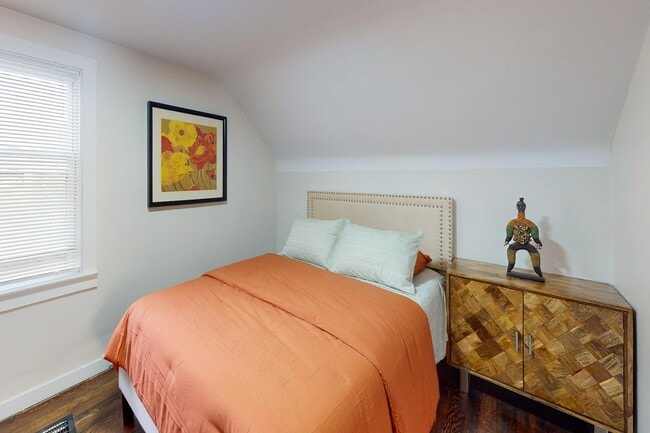 Building Photo - 2002 Ridgemont Rd