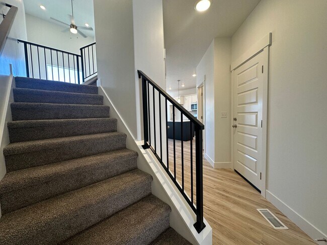 Building Photo - 5280 Acacia Dr