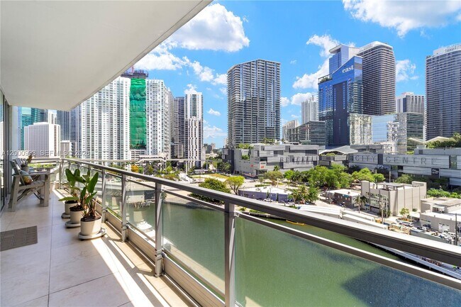 Building Photo - 92 SW 3rd St