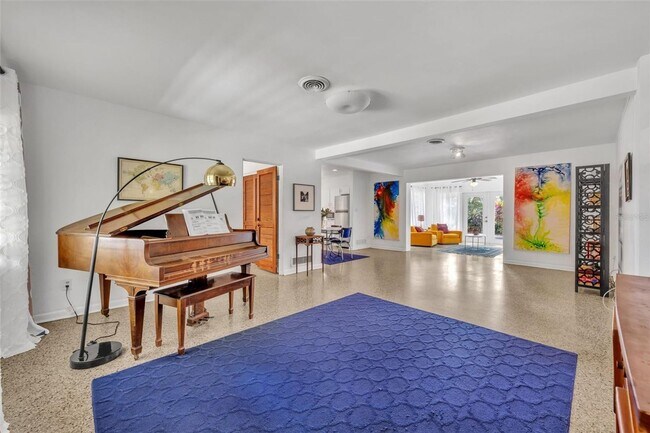 Building Photo - Fabulous pool home in Winter Park!