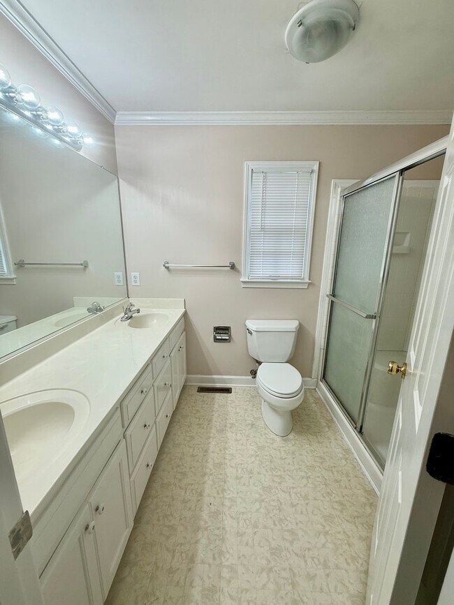 Building Photo - Three bedroom, 2 bath house in Gibsonville