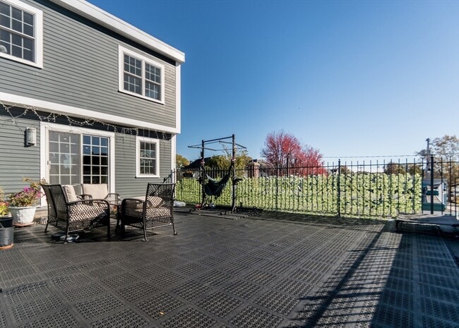 Building Photo - 199 Broadway