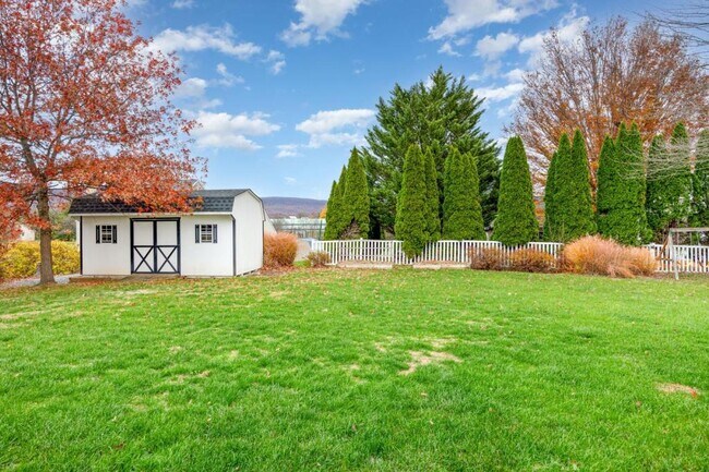 Building Photo - 125 Fieldstone Dr