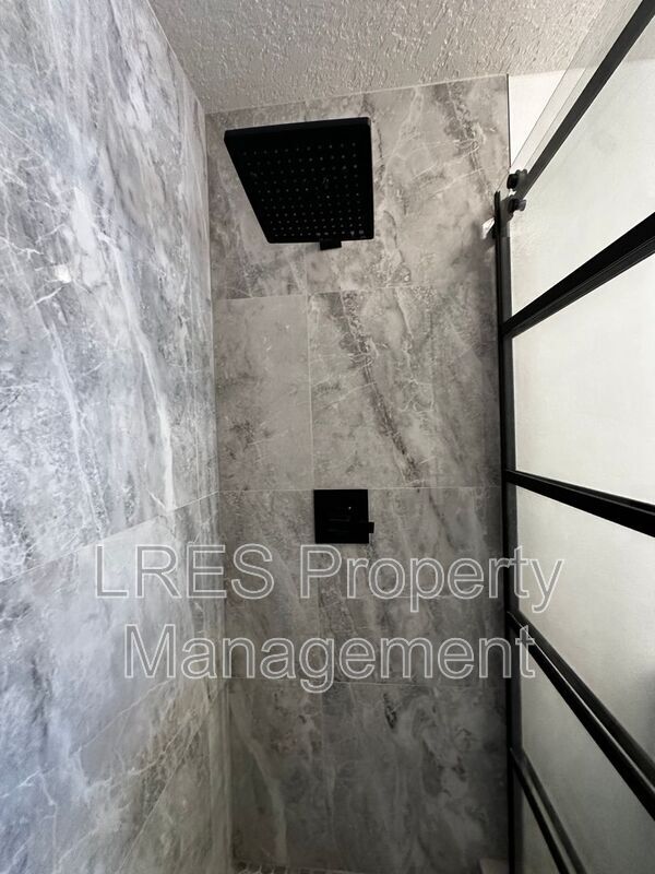 Building Photo - 2825 Cliffe Ct