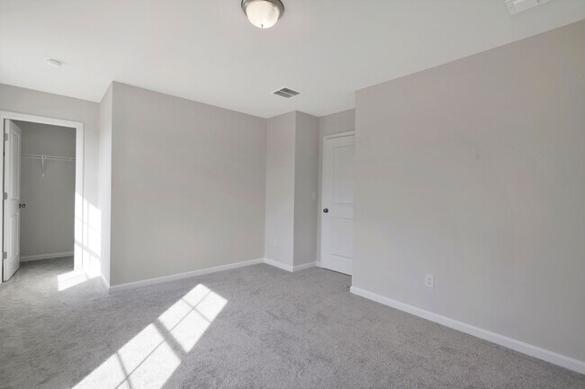 Building Photo - 1519 Hollins Dr