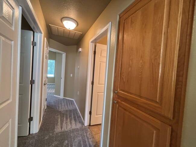 Building Photo - HOME FOR RENT IN SUN RIVER