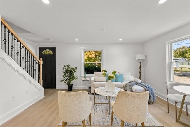 Building Photo - 26 Lamb St