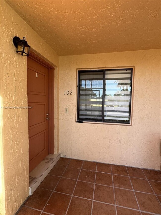Building Photo - 158 Lakeview Dr