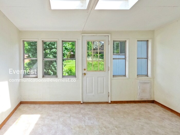 Building Photo - 712 Frontier Ct