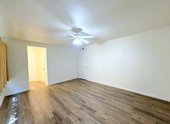 Building Photo - 2972 Bedford Dr