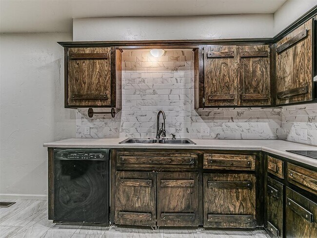 Building Photo - 1170 Mockingbird Cir