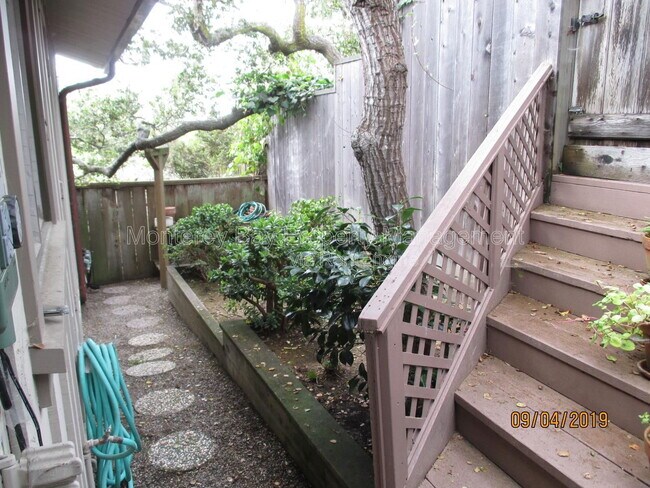 Building Photo - 3NW Guadalupe Ave