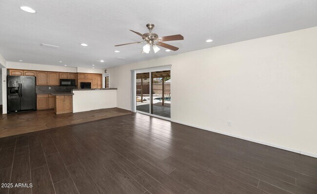 Building Photo - 439 E Malibu Dr