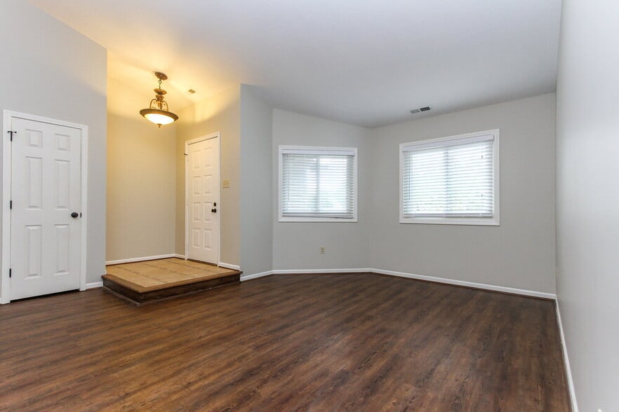 Building Photo - 9119 Lansburgh Ct