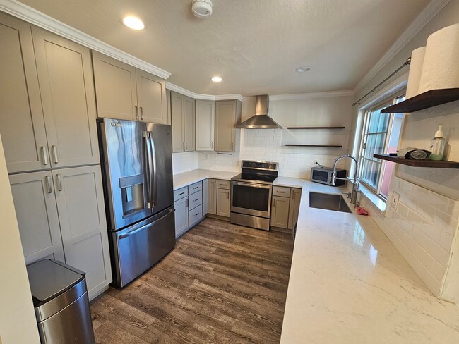 Building Photo - Beautifully Remodeled 3 Bedroom Home in Un...