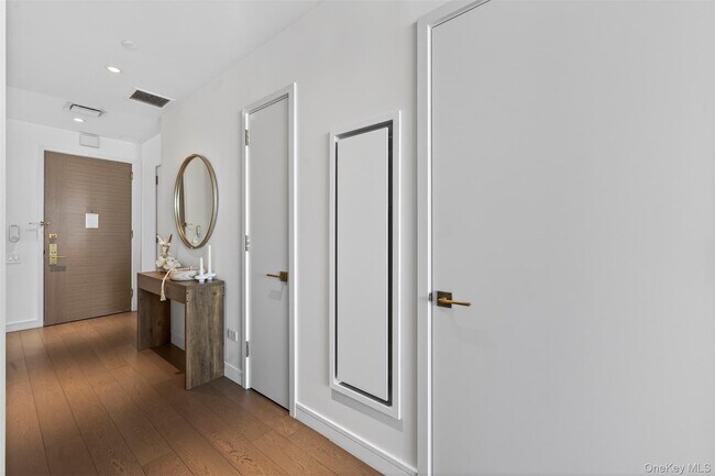 Building Photo - 305 E 51st St