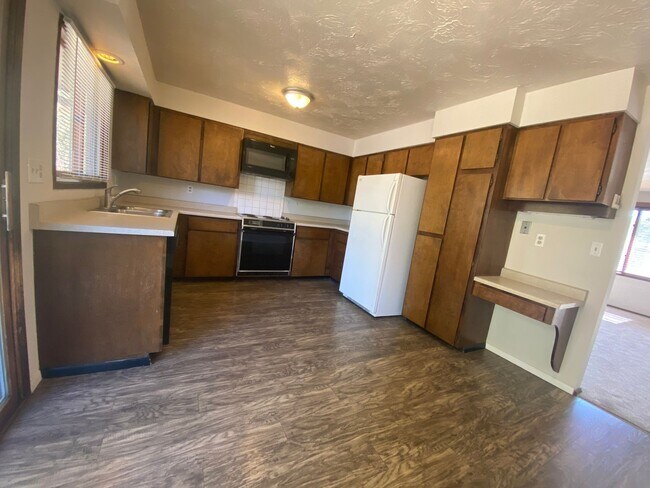 Building Photo - 2531-2533 E 27th Ave