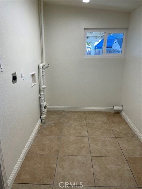 Building Photo - 835 E Nocta St