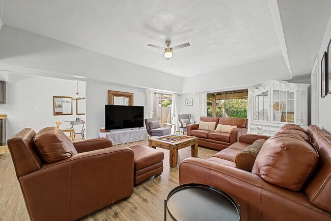Building Photo - Furnished Luxury Condo in Guard-Gated Casa Del Monte | Prime Old Town Scottsdale Location