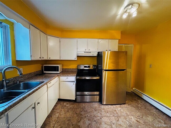 Building Photo - 4113 Telegraph Rd