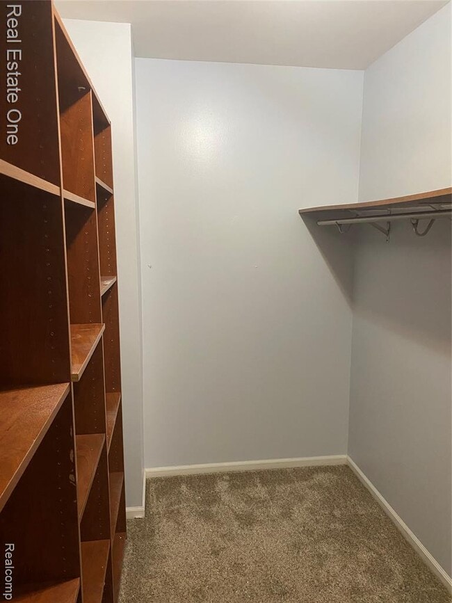 Building Photo - 39206 Silverthorne Bend