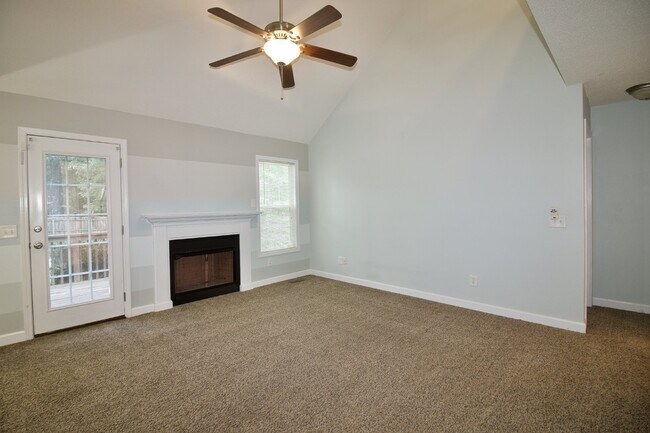 Building Photo - Great 3 bed + bonus house in Aberdeen