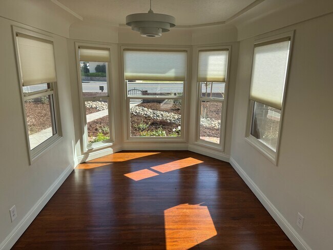 Building Photo - 2230 Alta Vista Dr