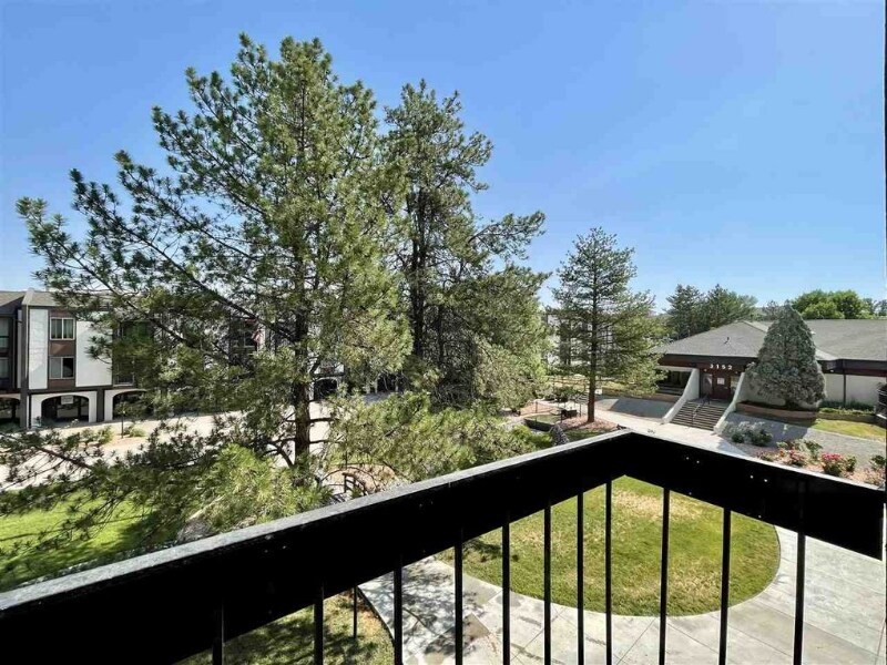 Building Photo - 3150 Lakeside Dr