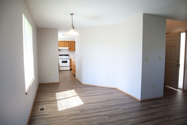 Building Photo - 114 SW 14th Cir