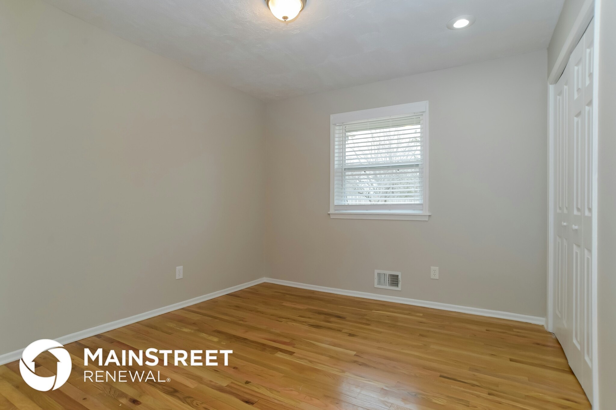 Building Photo - 417 NE Colonial Ct